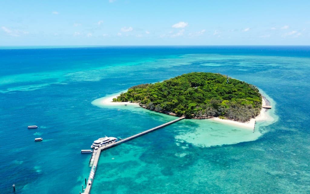 Cairns to Green Island Full Day Cruise with Activity Upgrades (Full Day Cruise with Semi-Submarine Tour)