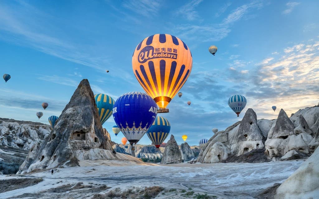 Goreme Valley Sunrise Hot Air Balloon Tour with Breakfast & Transfers (Sunrise Premium Flight)