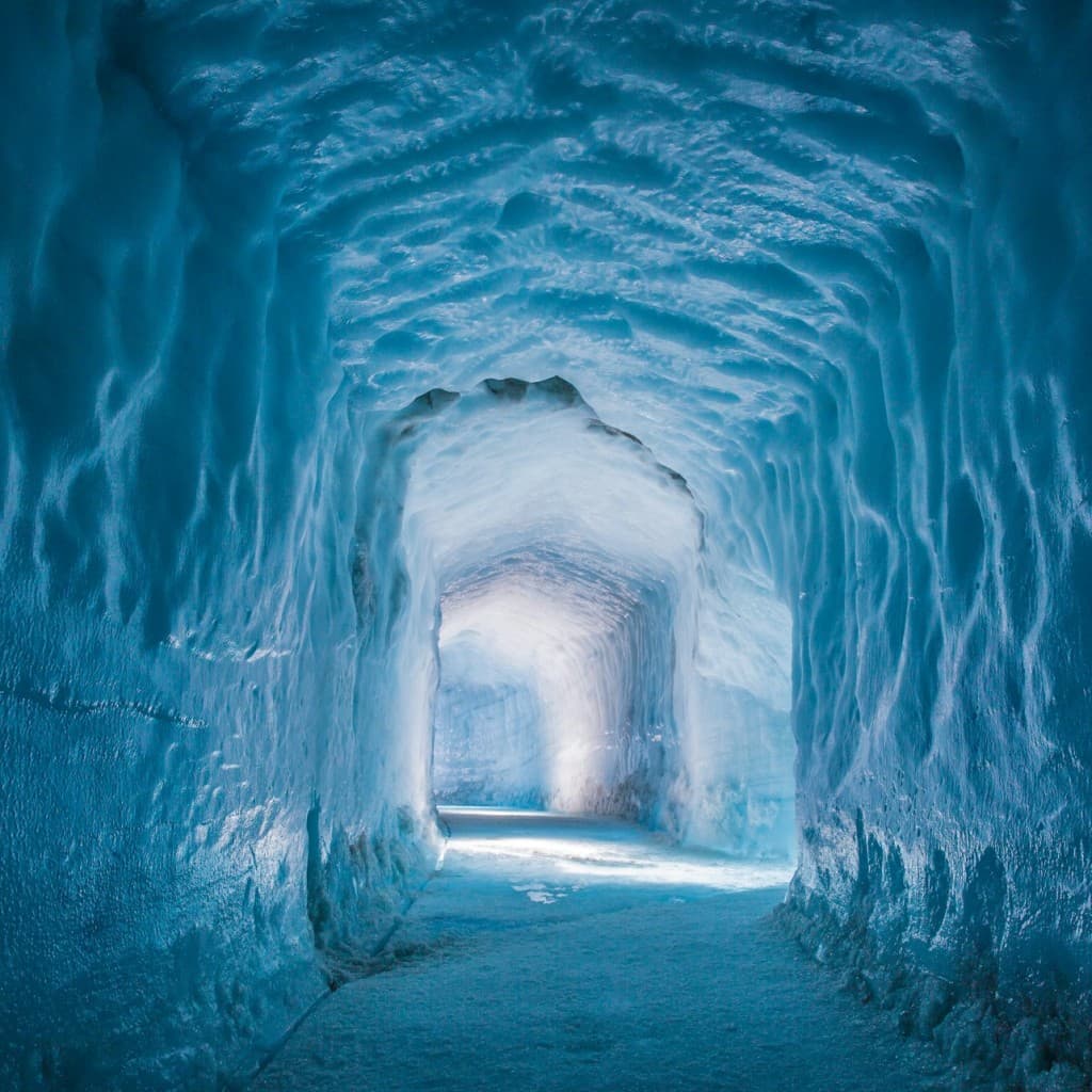 Langjökull Glacier: Guided Tour with Transport from Reykjavík