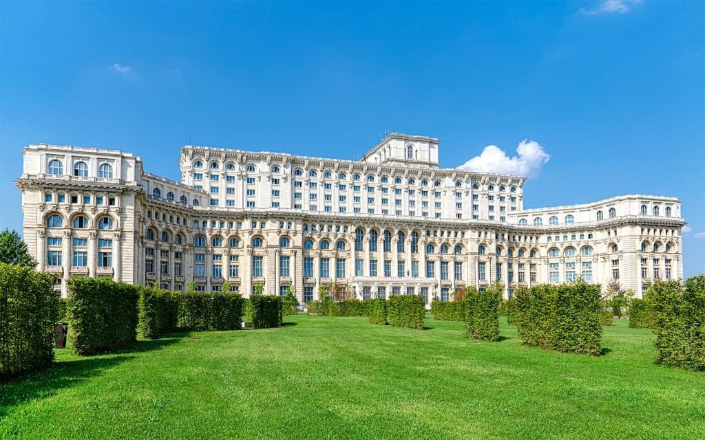 Tour di Bucarest: Palazzo del Parlamento, Palazzo Ceaușescu e Museo del Villaggio (Spanish Guided Tour)