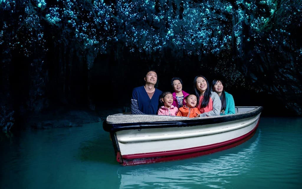 From Auckland: Waitomo Caves, Rotorua & Te Puia Guided Tour (General Admission)