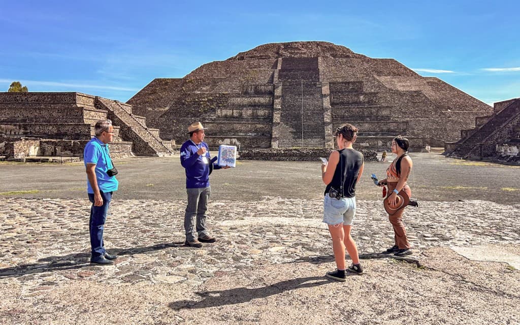 Z Miasta Meksyk: Całodzienna wycieczka do Teotihuacán, Sanktuarium Guadalupe i Tlatelolco (Pickup From Mexico City with Lunch)