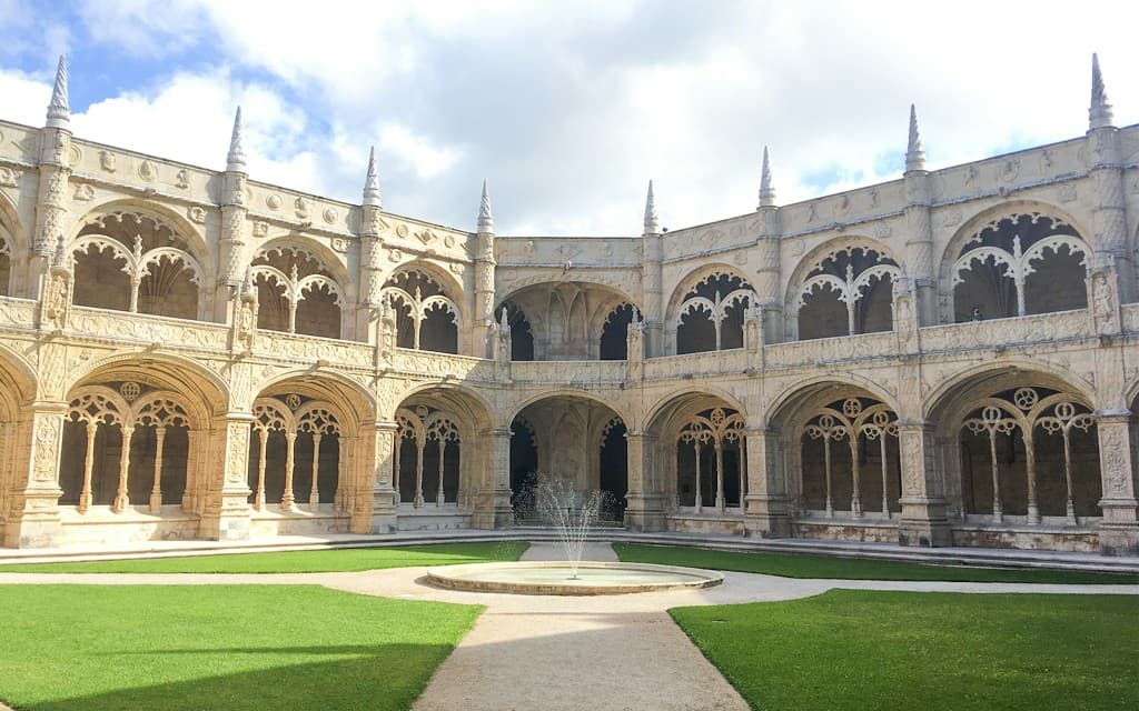 Jerónimos Monastery Skip-the-Line Guided Tour (Skip-the-Line English Guided Tour + Belém Walking Tour + Tasting)