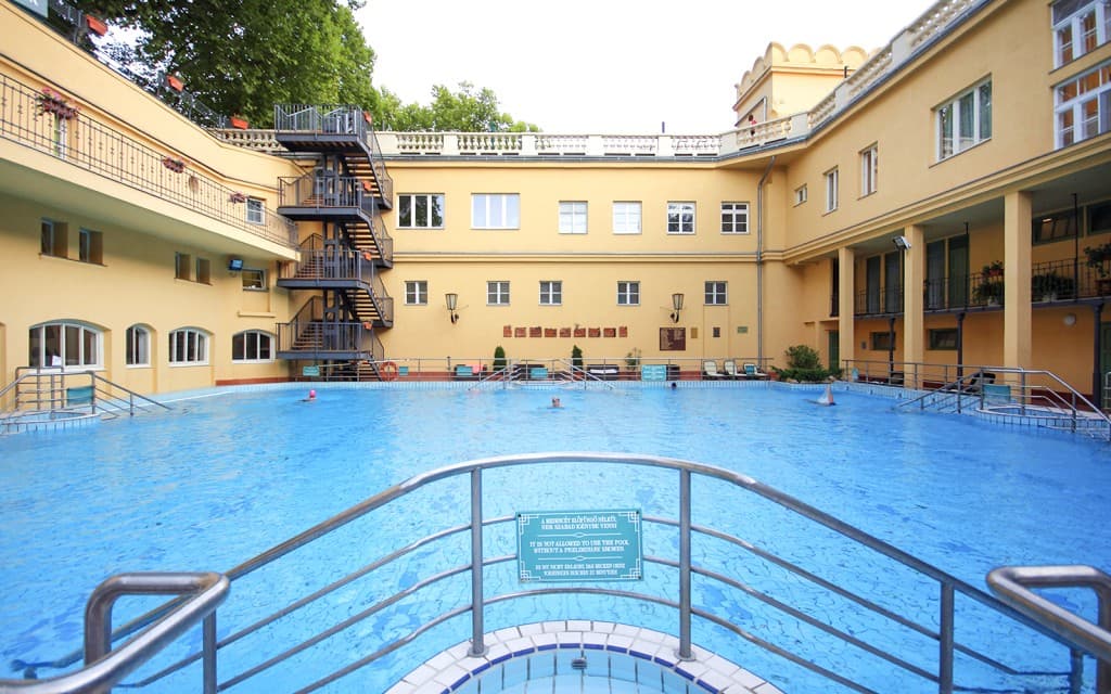 Lukacs Spa: Entry Tickets with Locker (Full-Day Entry with Locker)