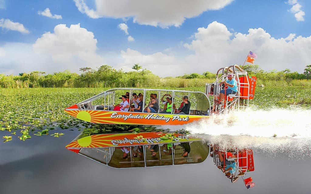 Miami: Everglades Holiday Park Airboat Tour with Alligator Show (Airboat Tour with Animal Encounter)