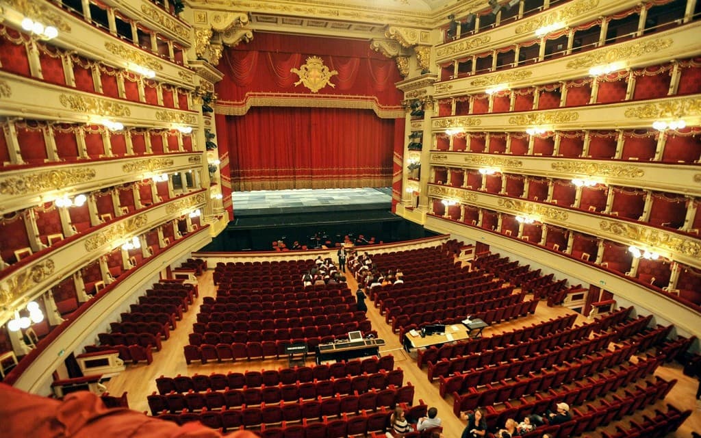 Skip-the-Line Entry & Guided Tour of La Scala Theatre (French Guided Tour of La Scala Theatre)