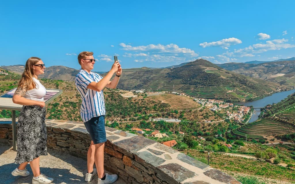 Small-Group Douro Valley Guided Tour with 1-Hour Pinhão Cruise, Traditional Lunch & Wine Tastings (Small-Group Douro Valley Guided Tour with 1-Hour Pinhão Cruise, Traditional Lunch & Wine Tastings)